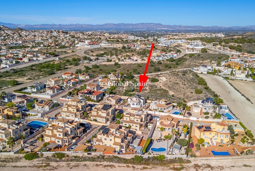Resale - VILLA -
ROJALES - Inland