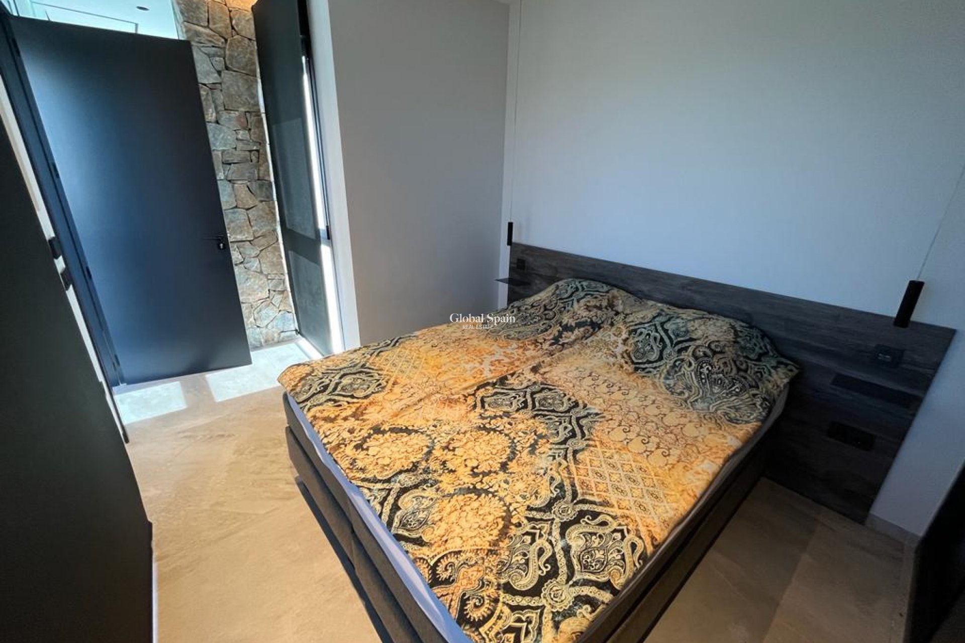 Resale - VILLA -
ROJALES - Inland