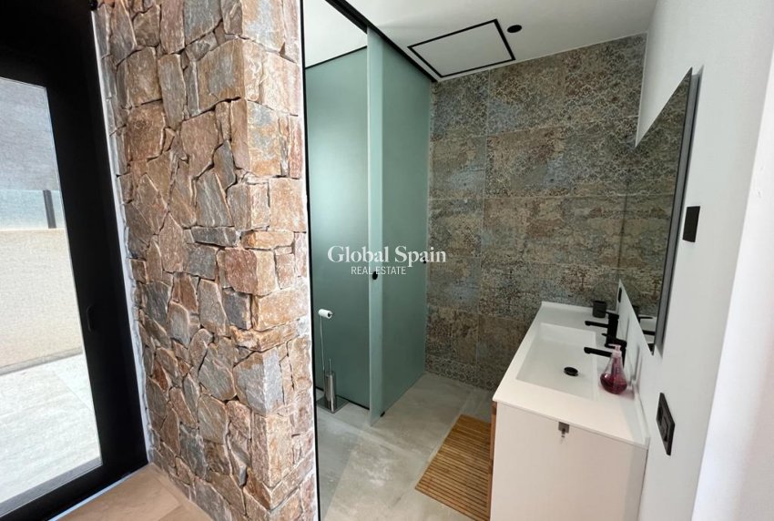 Resale - VILLA -
ROJALES - Inland