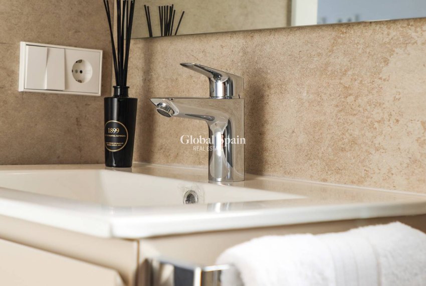 Resale - VILLA -
ROJALES - Inland