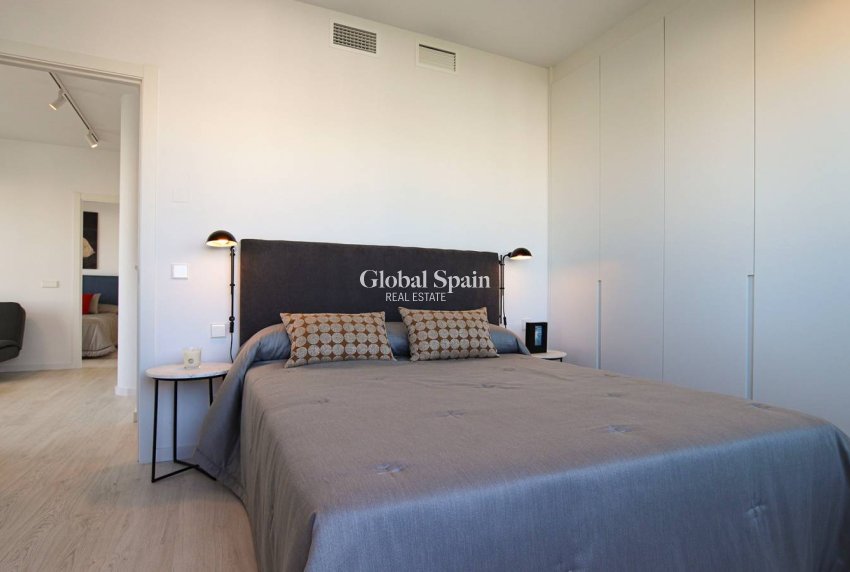 Resale - VILLA -
ROJALES - Inland