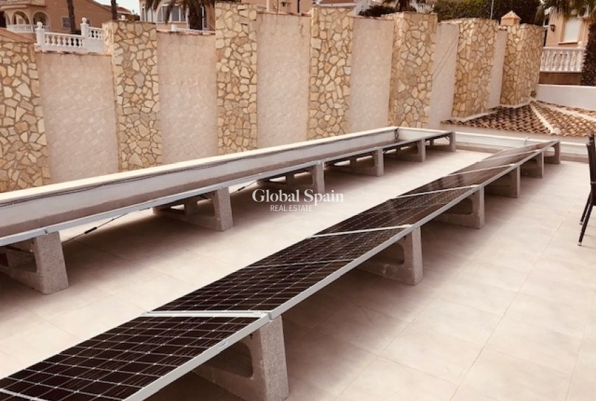 Resale - VILLA -
ROJALES - Inland