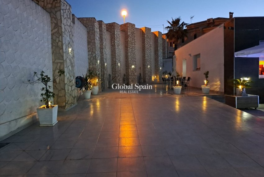 Resale - VILLA -
ROJALES - Inland