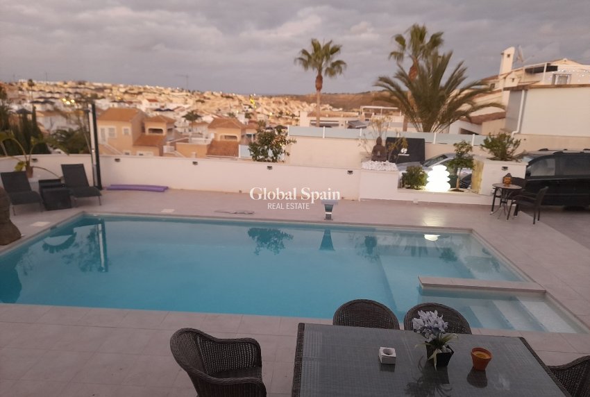 Resale - VILLA -
ROJALES - Inland