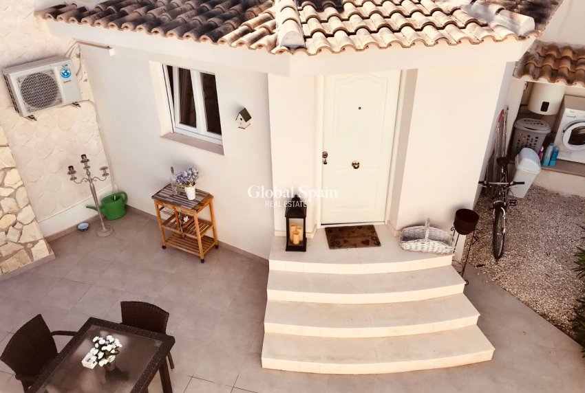 Resale - VILLA -
ROJALES - Inland