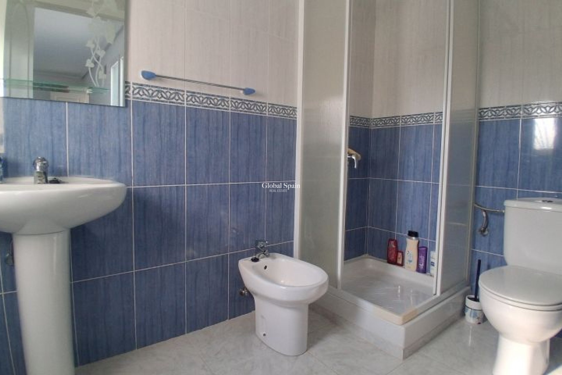 Resale - VILLA -
ROJALES - Inland