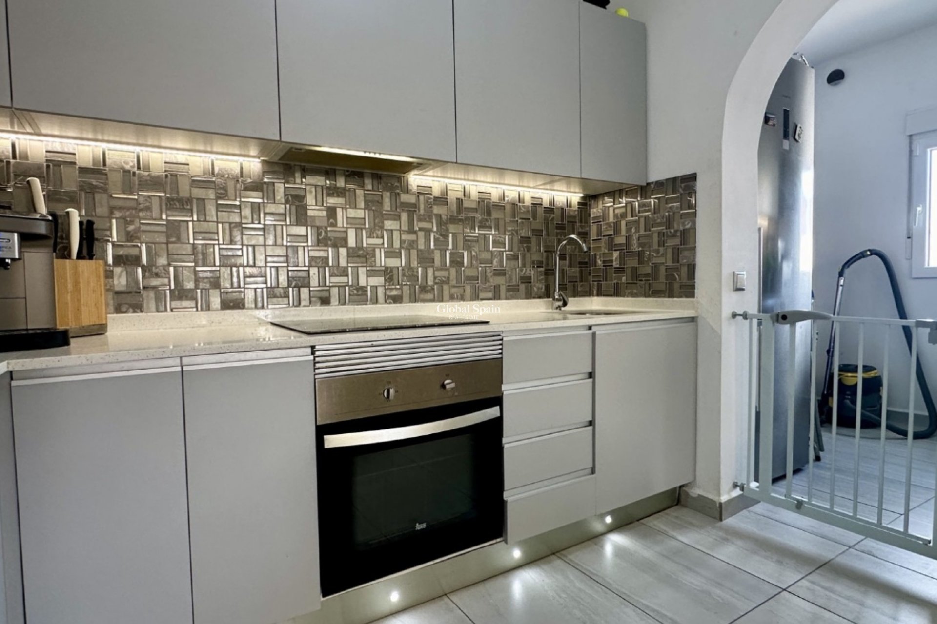 Resale - VILLA -
ROJALES - Inland