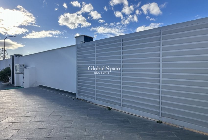 Resale - VILLA -
ROJALES - Inland