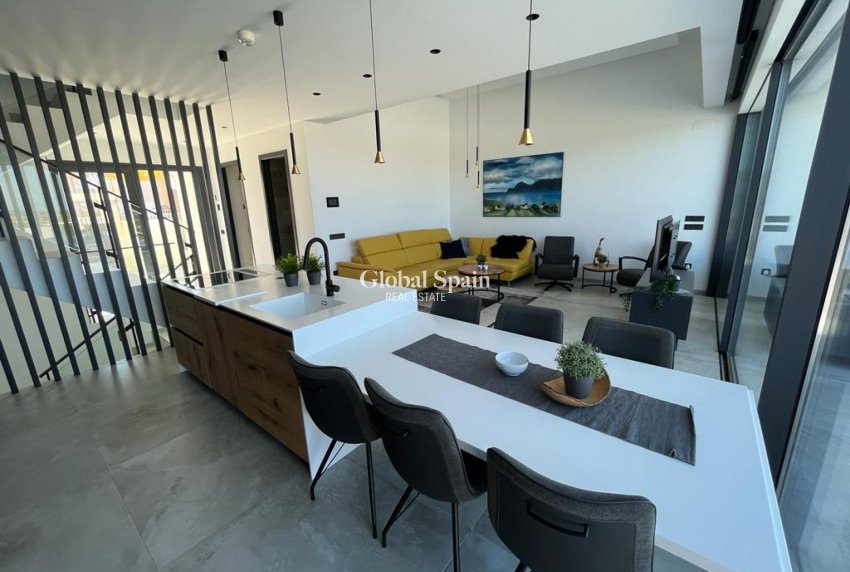 Resale - VILLA -
ROJALES - Inland