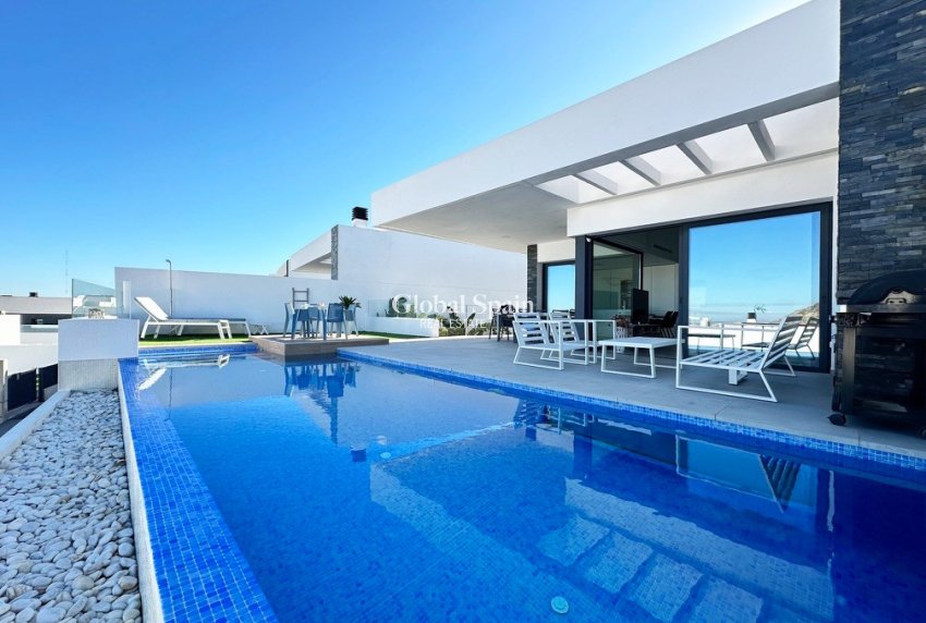 Resale - VILLA -
ROJALES - Inland