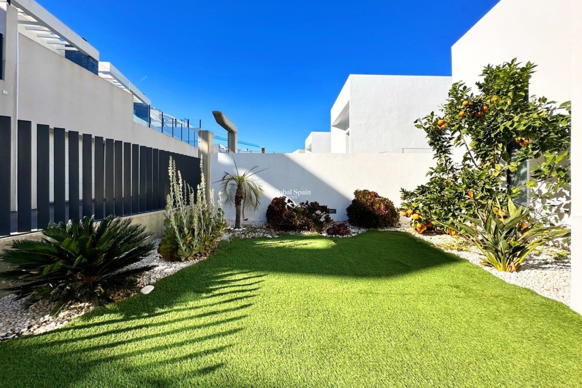 Resale - VILLA -
ROJALES - Inland