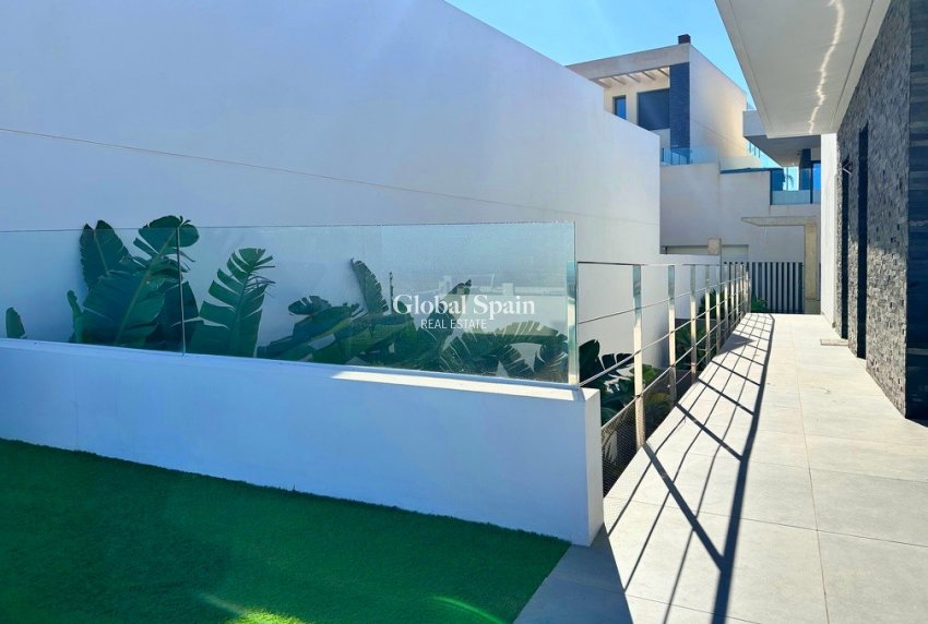 Resale - VILLA -
ROJALES - Inland