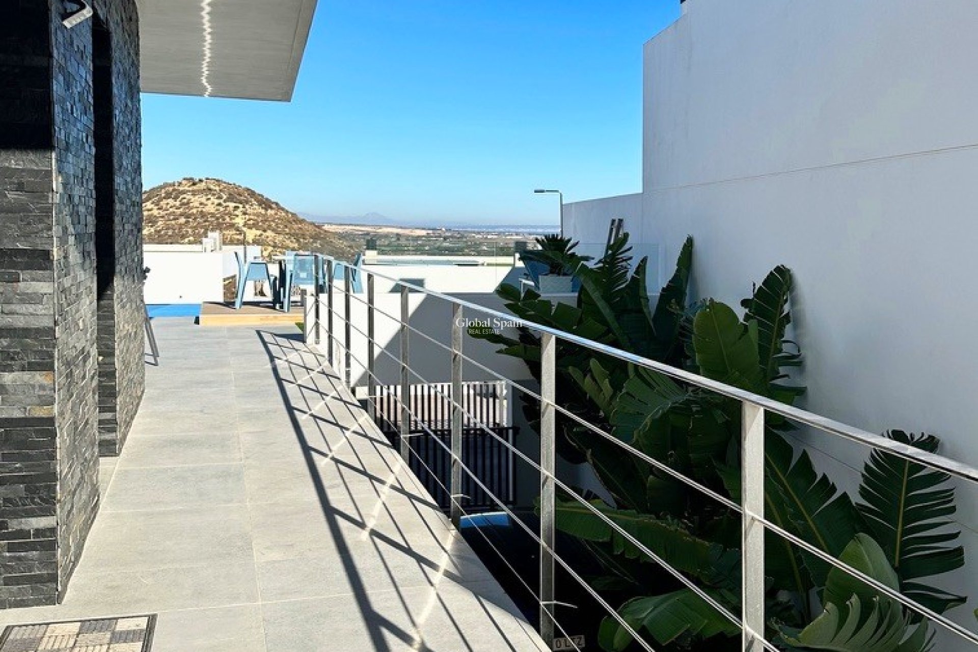 Resale - VILLA -
ROJALES - Inland