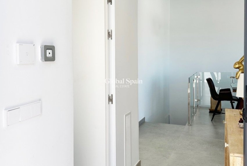 Resale - VILLA -
ROJALES - Inland