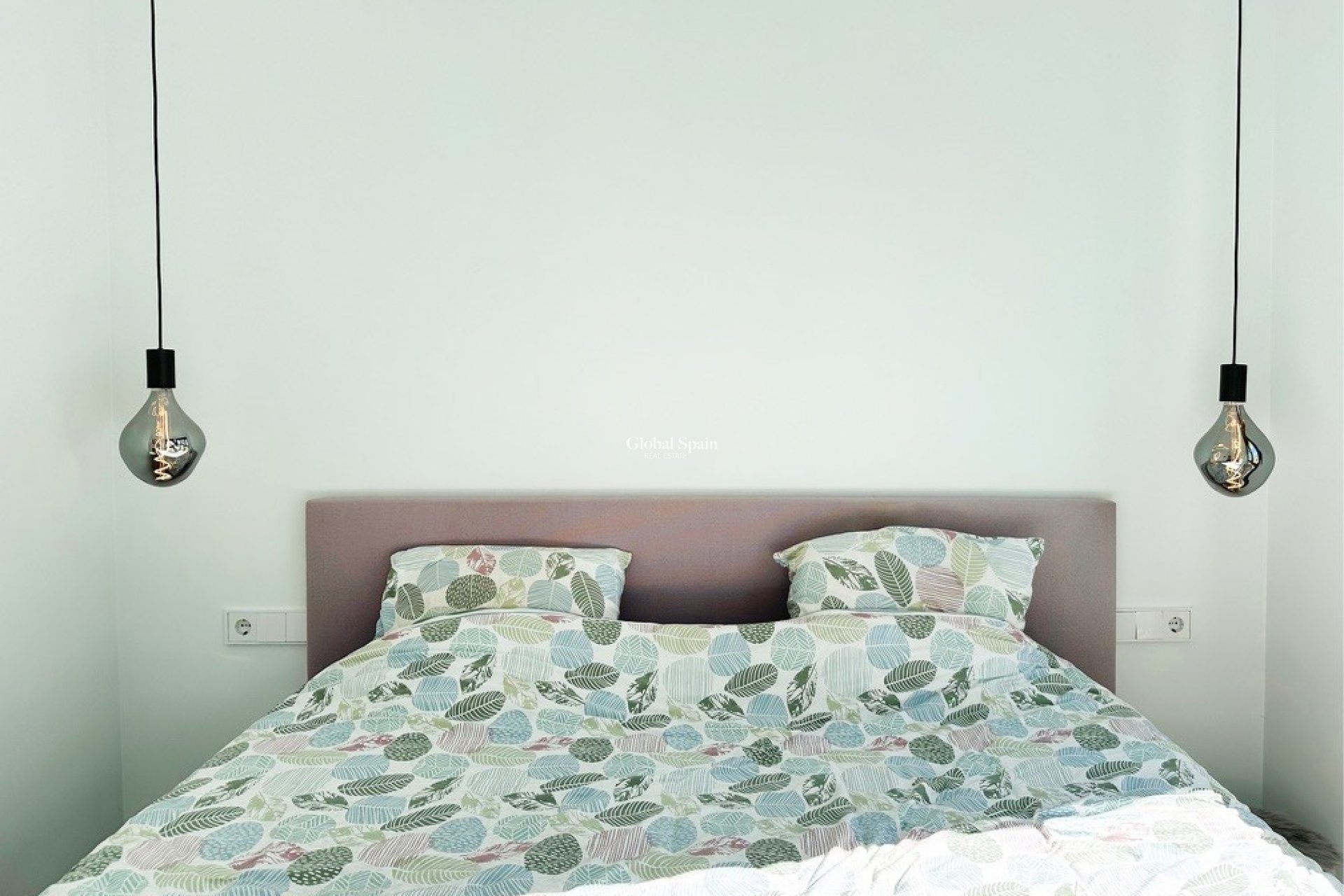 Resale - VILLA -
ROJALES - Inland