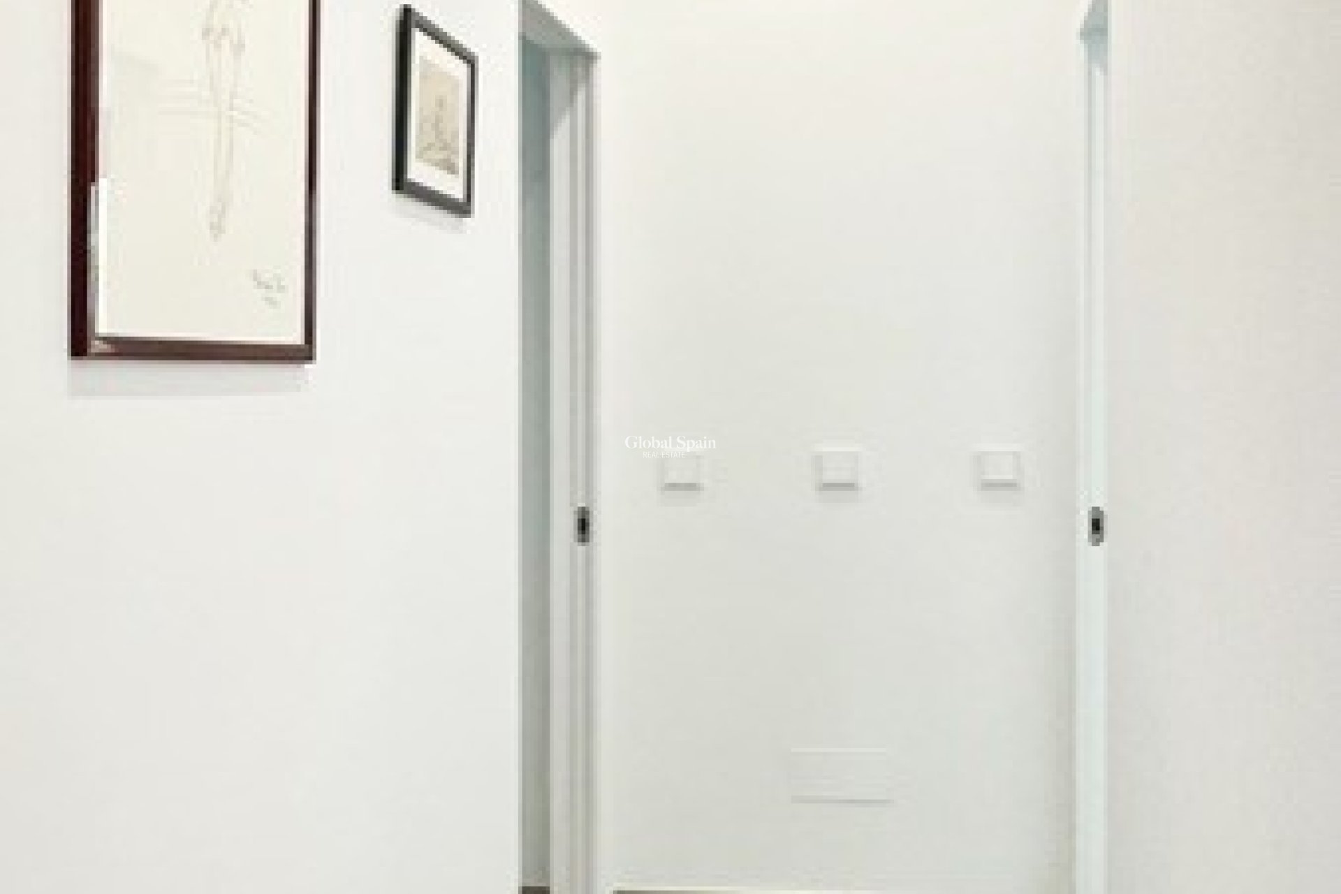 Resale - VILLA -
ROJALES - Inland