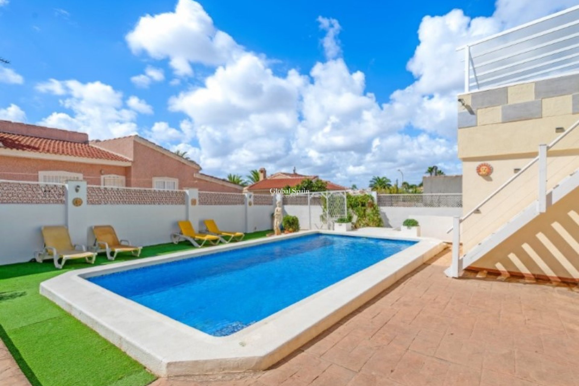 Resale - VILLA -
ROJALES - Inland