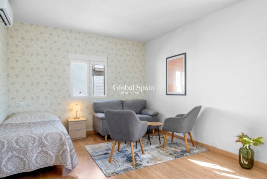 Resale - VILLA -
ROJALES - Inland