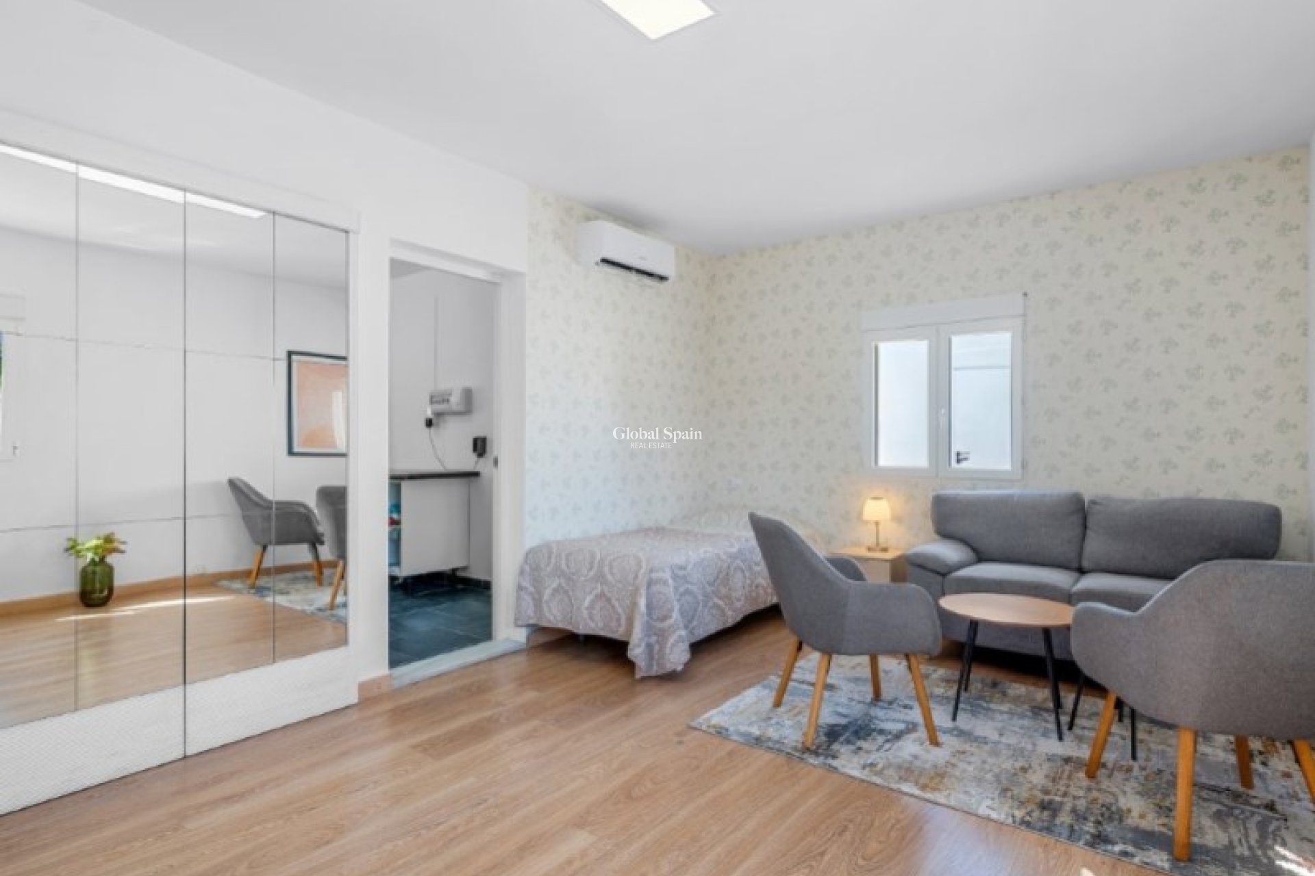 Resale - VILLA -
ROJALES - Inland