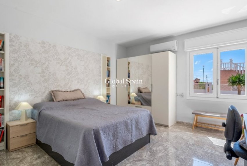 Resale - VILLA -
ROJALES - Inland