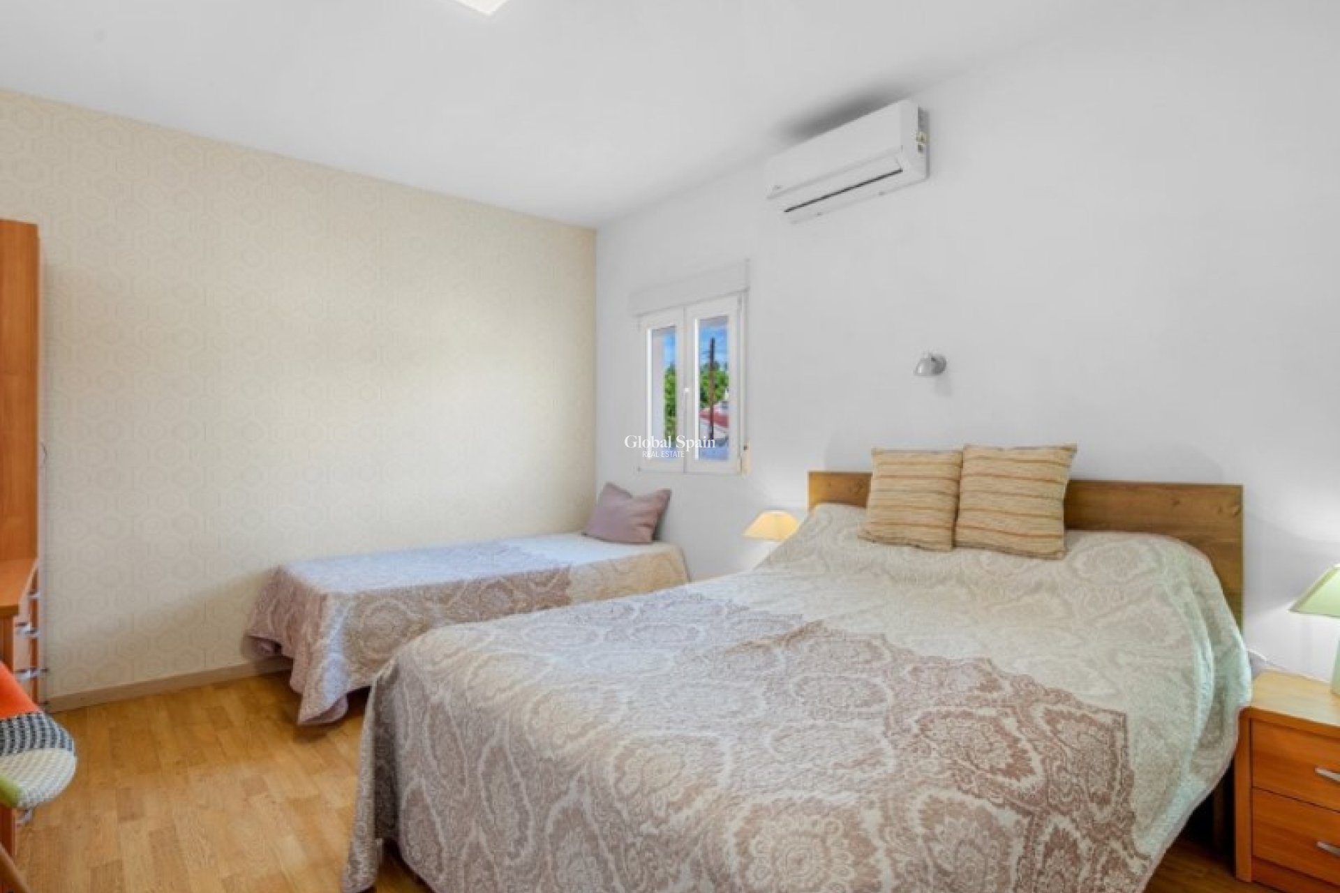 Resale - VILLA -
ROJALES - Inland