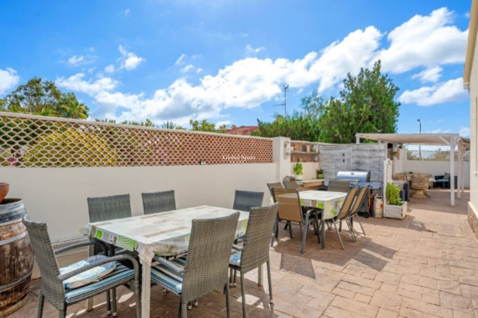 Resale - VILLA -
ROJALES - Inland