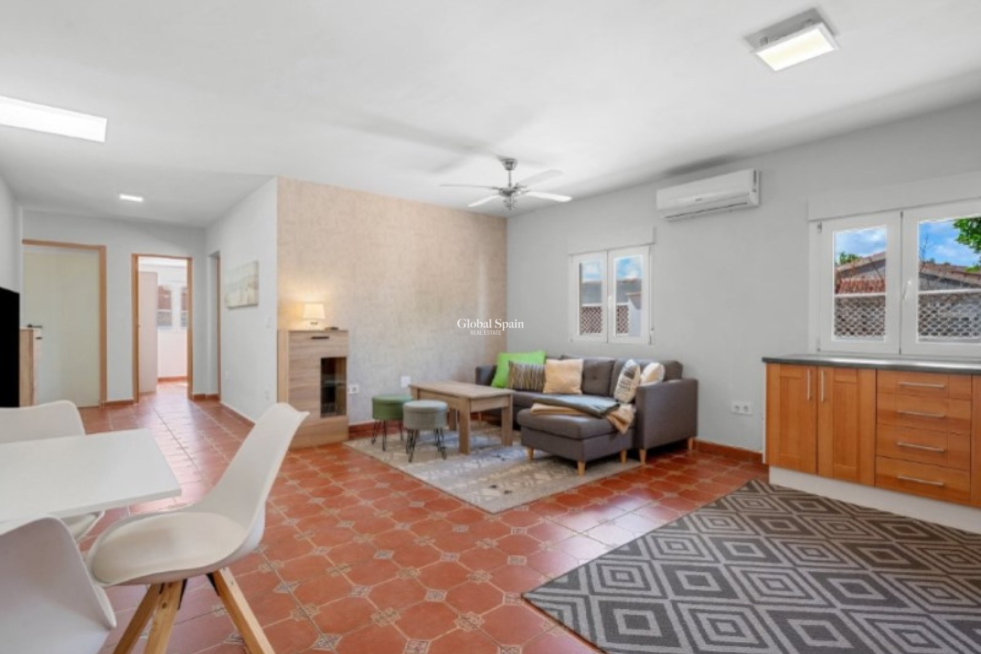 Resale - VILLA -
ROJALES - Inland