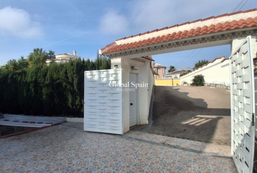 Resale - VILLA -
ROJALES - Inland