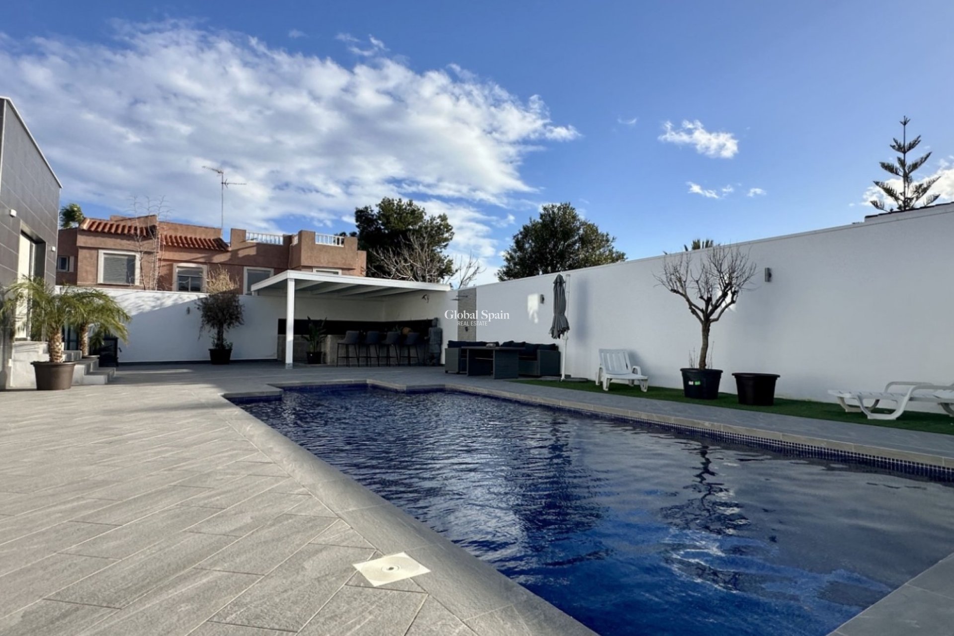 Resale - VILLA -
ROJALES - Inland