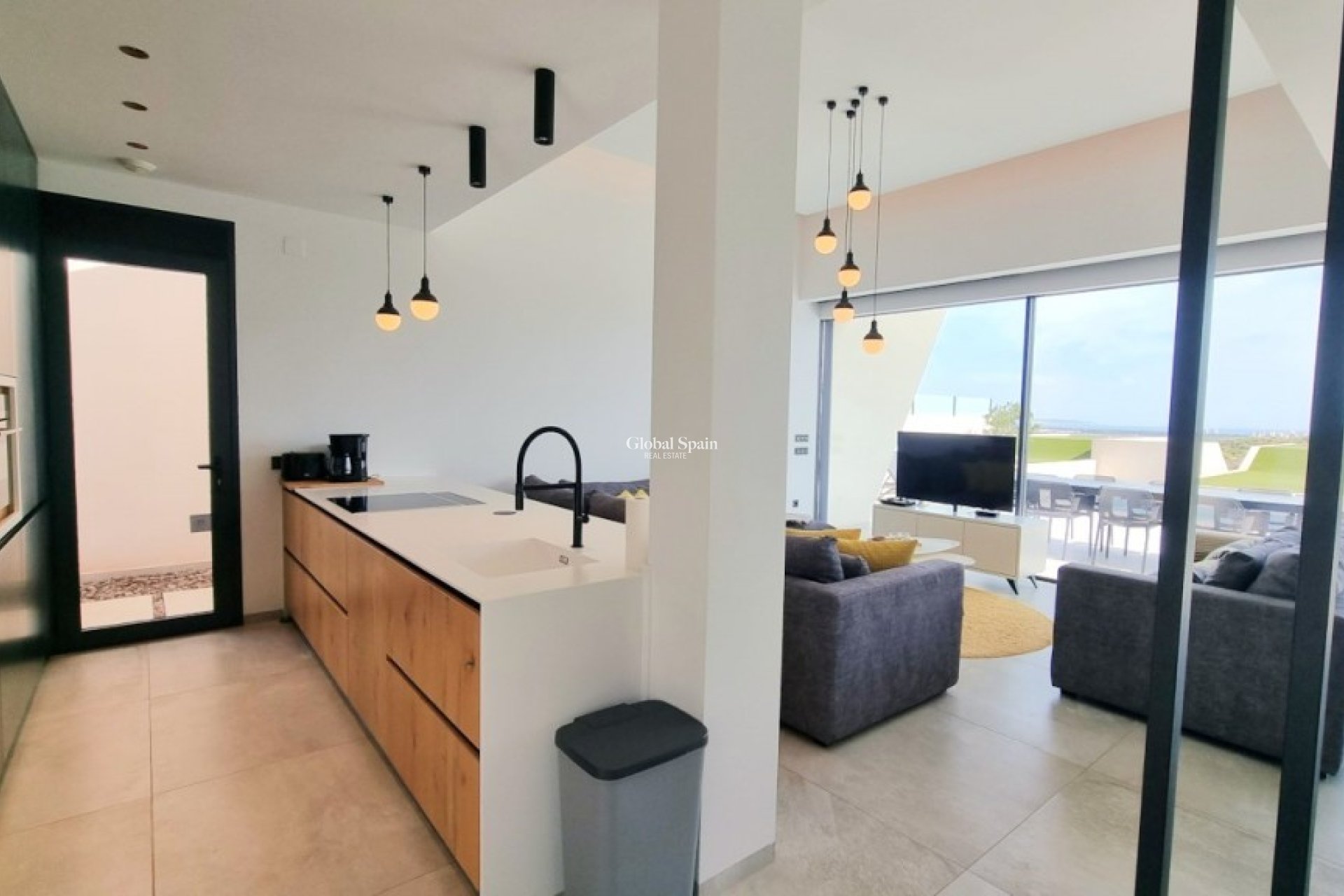 Resale - VILLA -
ROJALES - Inland