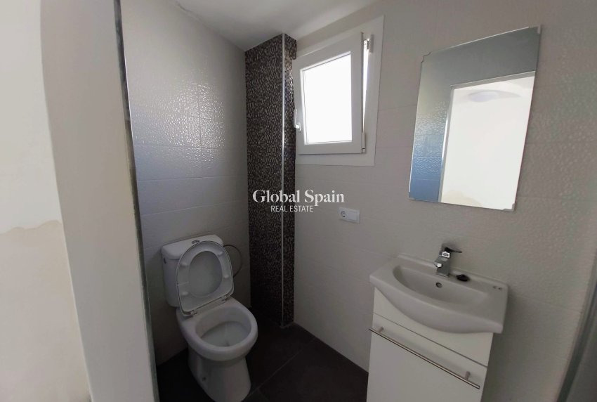 Resale - VILLA -
ROJALES - Inland