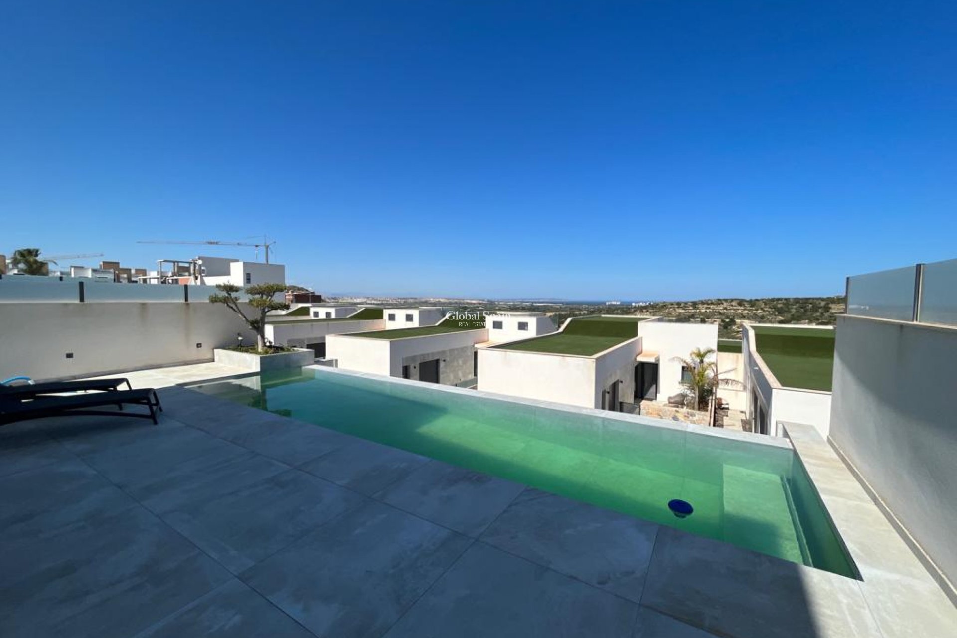 Resale - VILLA -
ROJALES - Inland