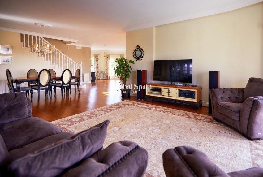 Resale - VILLA -
ROJALES - Inland