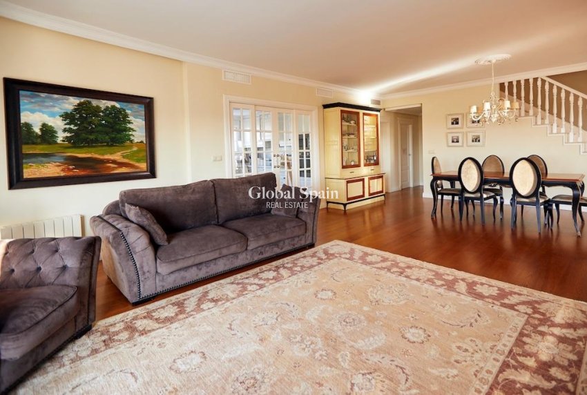 Resale - VILLA -
ROJALES - Inland