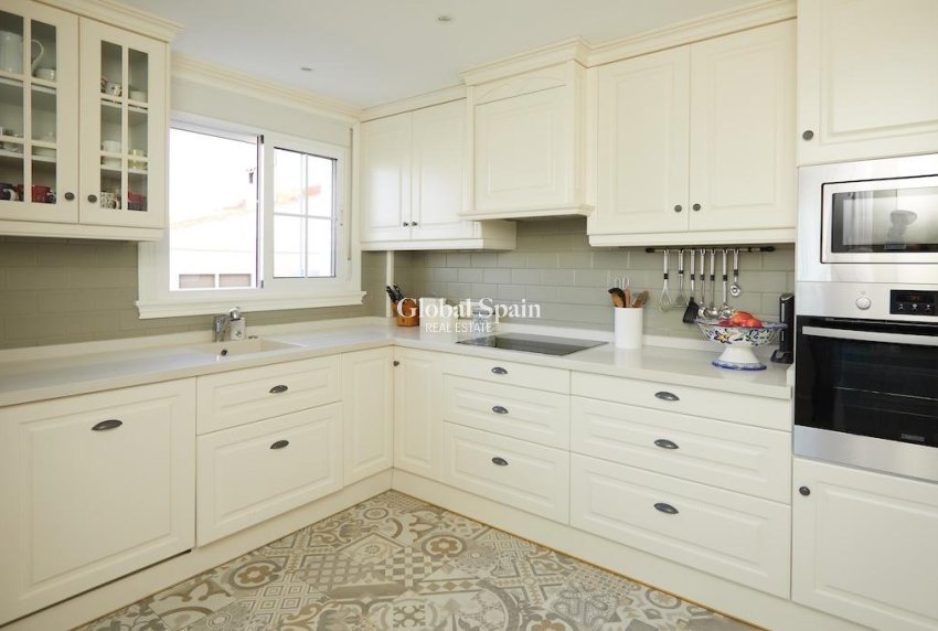 Resale - VILLA -
ROJALES - Inland