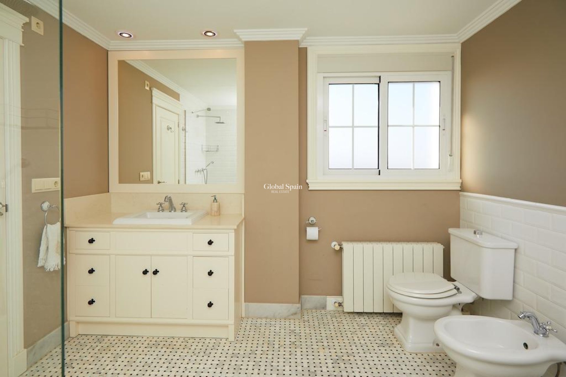 Resale - VILLA -
ROJALES - Inland