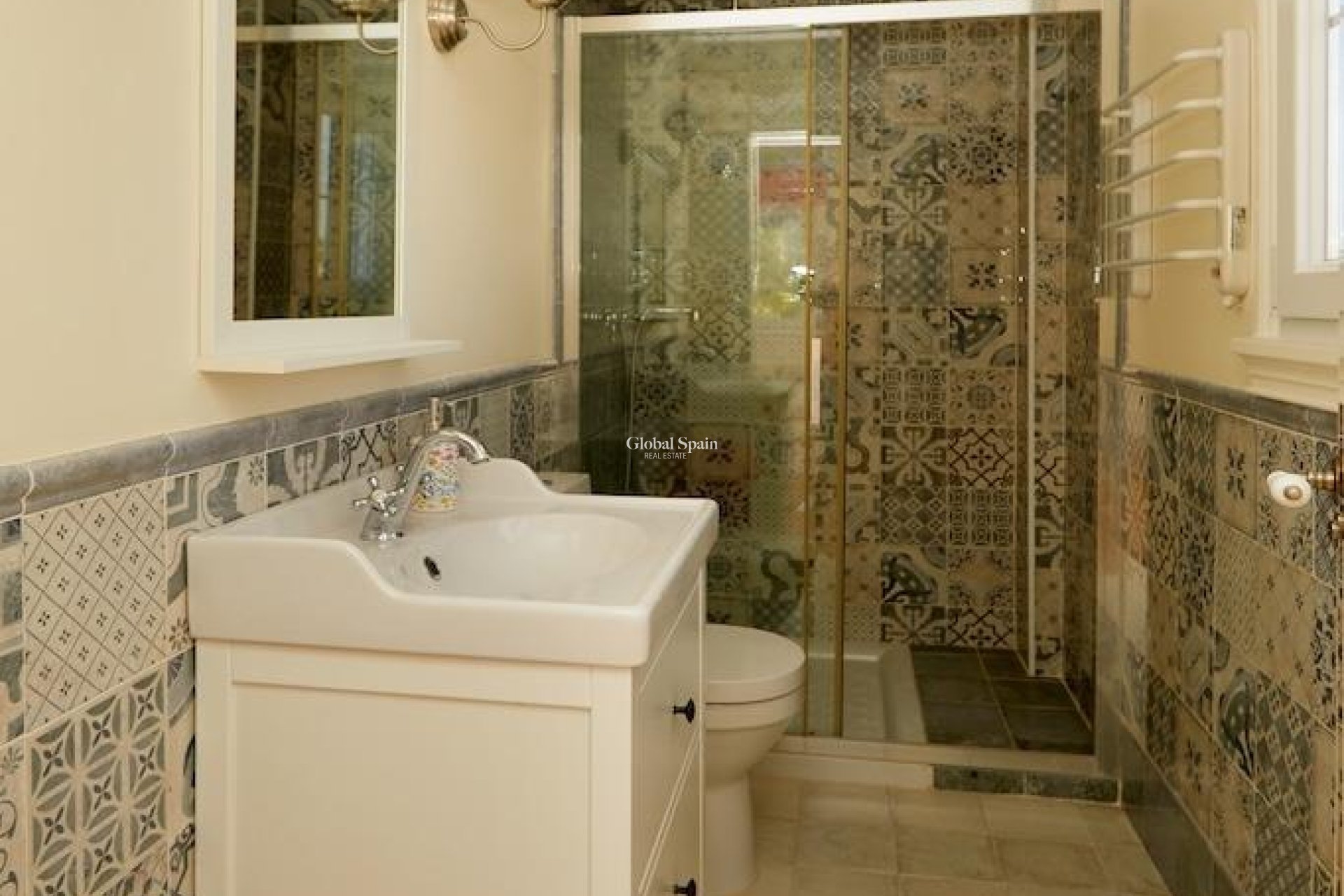 Resale - VILLA -
ROJALES - Inland