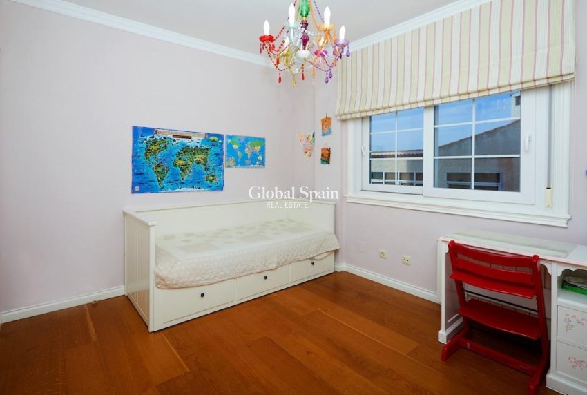 Resale - VILLA -
ROJALES - Inland