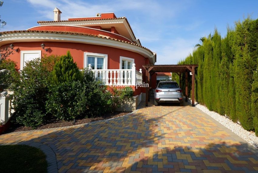 Resale - VILLA -
ROJALES - Inland