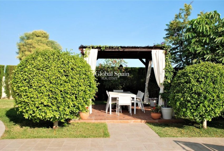 Resale - VILLA -
ROJALES - Inland