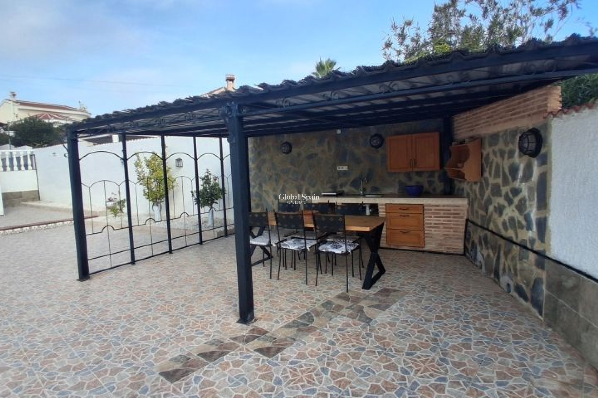 Resale - VILLA -
ROJALES - Inland