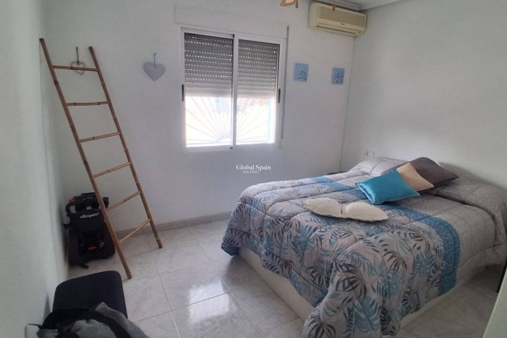 Resale - VILLA -
ROJALES - Inland