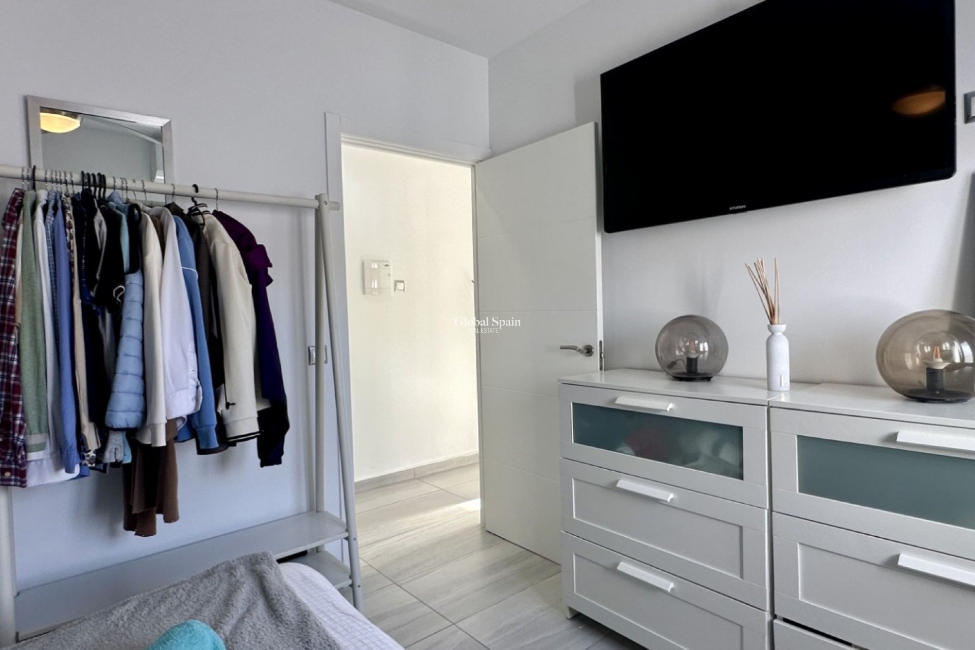 Resale - VILLA -
ROJALES - Inland