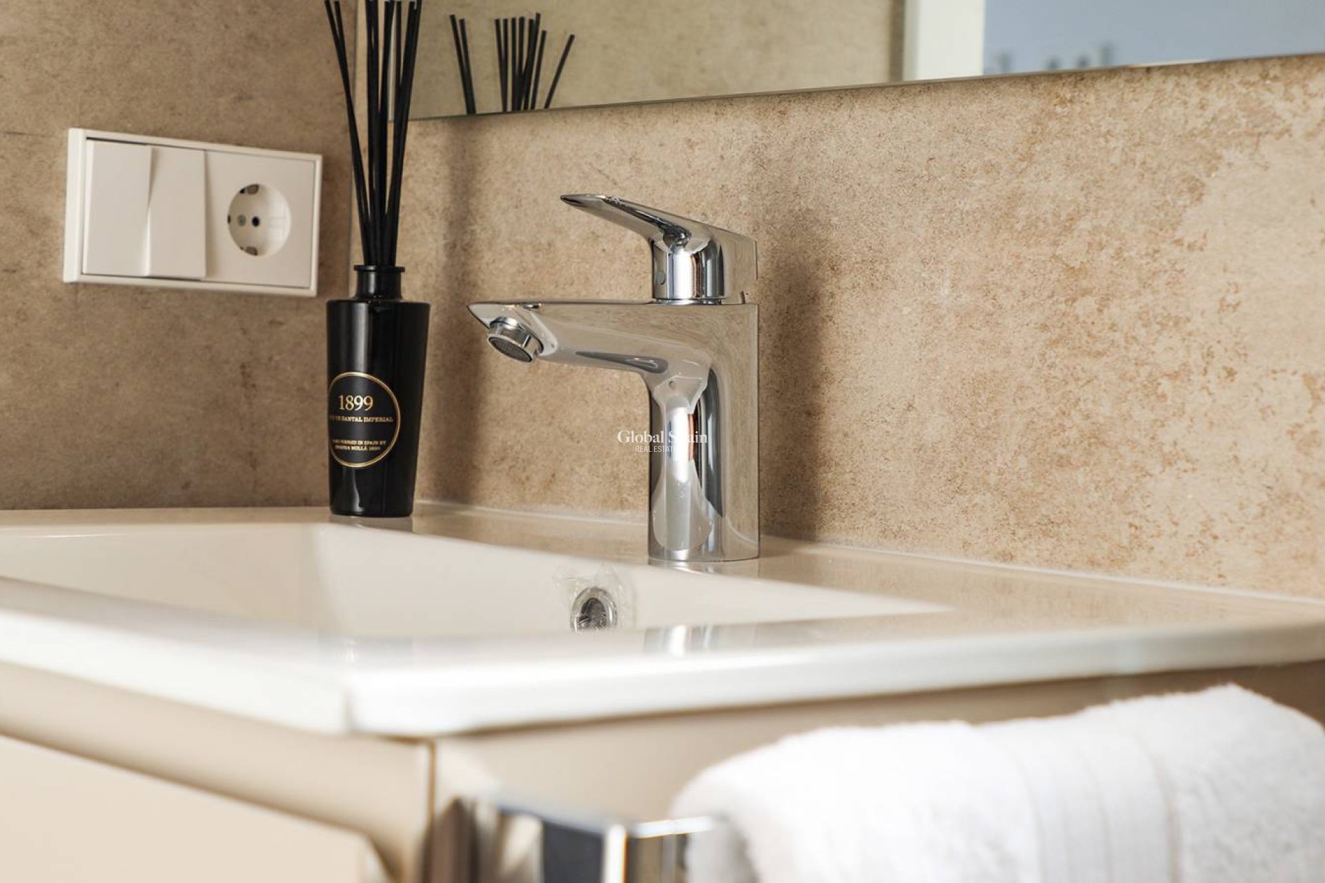 Resale - VILLA -
ROJALES - Inland