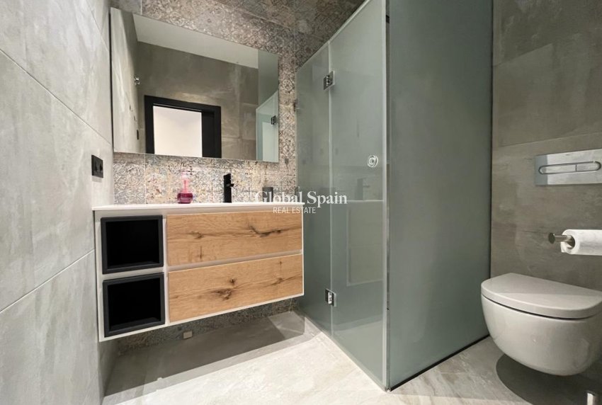 Resale - VILLA -
ROJALES - Inland