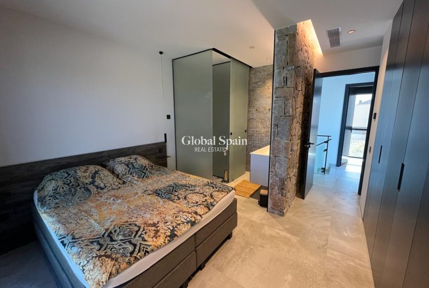 Resale - VILLA -
ROJALES - Inland