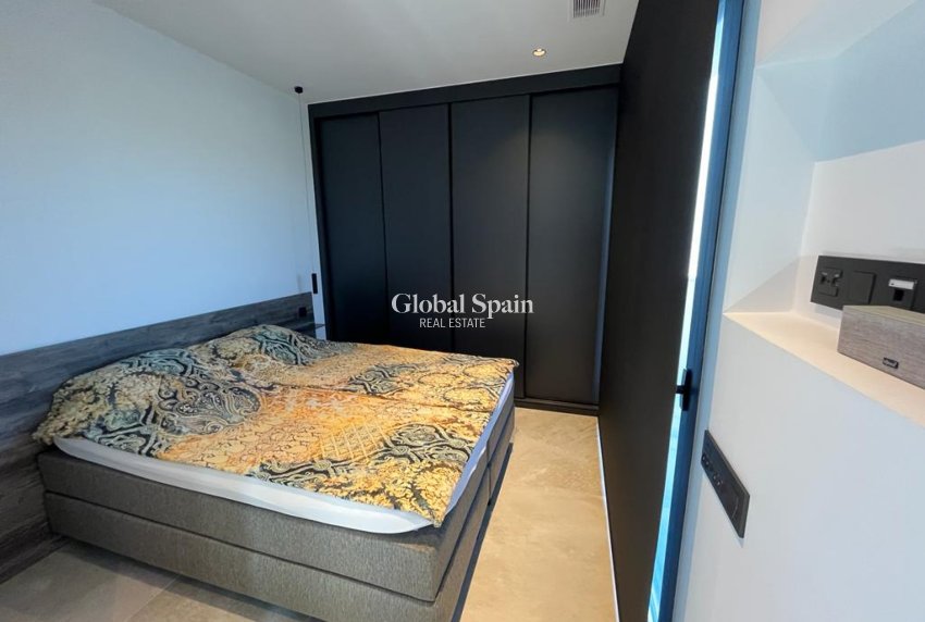 Resale - VILLA -
ROJALES - Inland