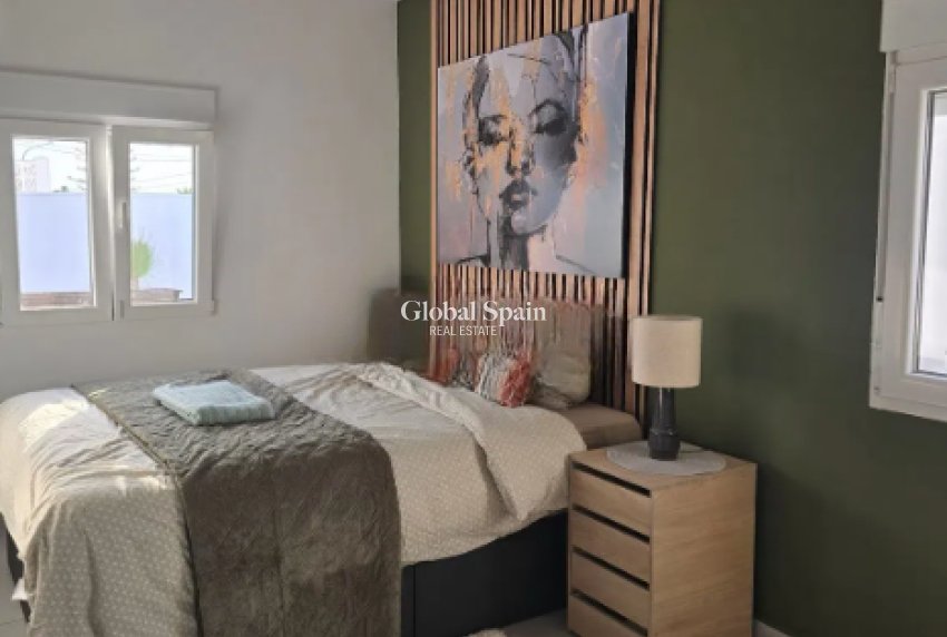 Resale - VILLA -
ROJALES - Inland