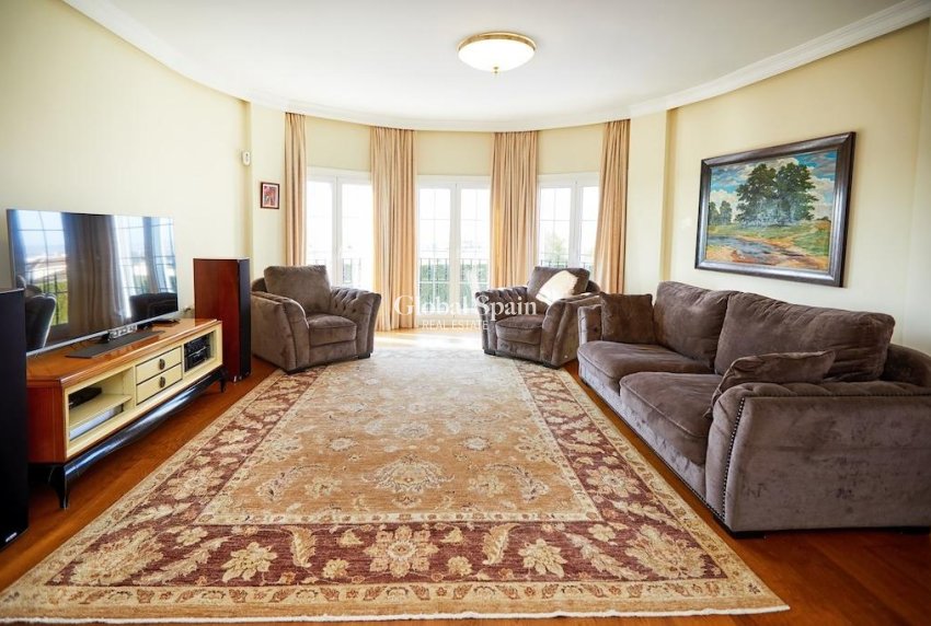 Resale - VILLA -
ROJALES - Inland