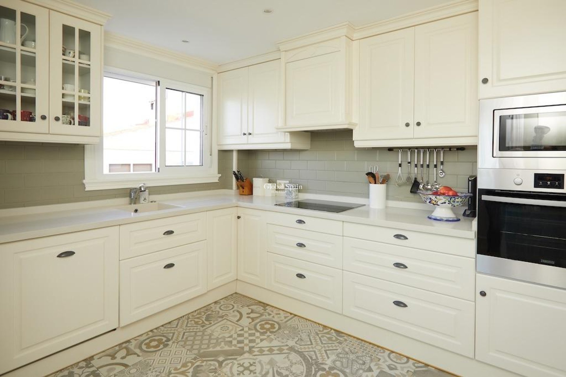 Resale - VILLA -
ROJALES - Inland